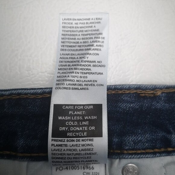 Denizen from Levi's Ladies Size 33 Mid Rise Medium Wash Jean Shorts - Picture 6 of 13